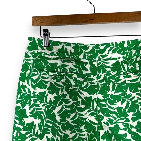 J Crew Factory Printed 5 Inch Basketweave Shorts, Bright Green Floral, Size 6 - Picture 8 of 9